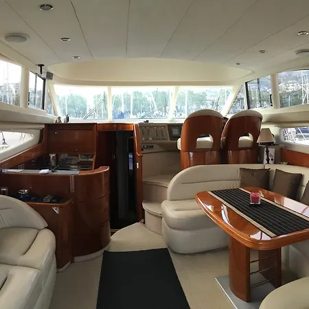 Botel Vass *